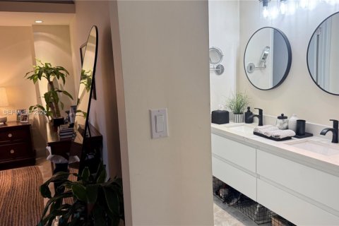 Condominio en venta en Miami Beach, Florida, 2 dormitorios, 126.35 m2 № 2009948 - foto 25