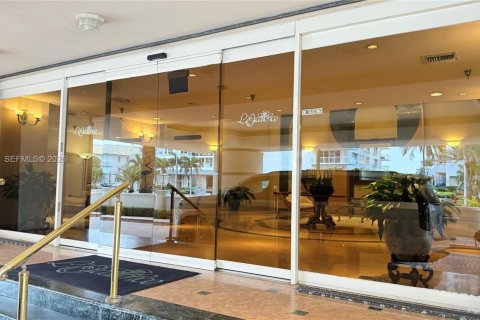 Condominio en venta en Miami Beach, Florida, 2 dormitorios, 126.35 m2 № 2009948 - foto 2