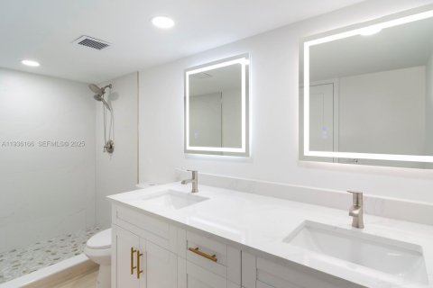 Copropriété à vendre à Pompano Beach, Floride: 2 chambres, 121.7 m2 № 1994570 - photo 10