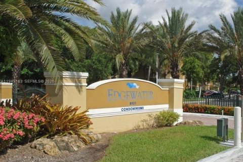 Condo in Coral Springs, Florida, 3 bedrooms  № 2061788 - photo 2