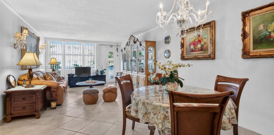 Condo in Hallandale Beach, Florida, 2 bedrooms  № 2390060