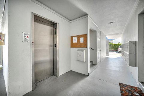 Снять в аренду кондоминиум в Дирфилд-Бич, Флорида 3 комнаты, 90.12м2, № 2175462 - фото 22