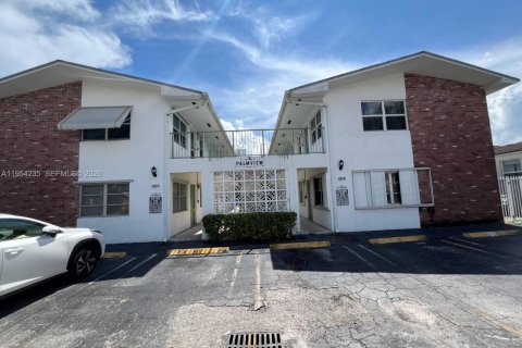 Copropriété à vendre à Hollywood, Floride: 1 chambre, 51.1 m2 № 2153322 - photo 2