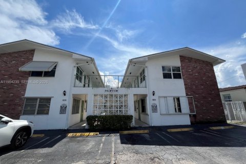Copropriété à vendre à Hollywood, Floride: 1 chambre, 51.1 m2 № 2153322 - photo 1