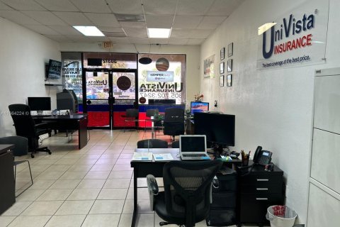 Купить коммерческую недвижимость в Хомстед, Флорида № 2035642 - фото 3