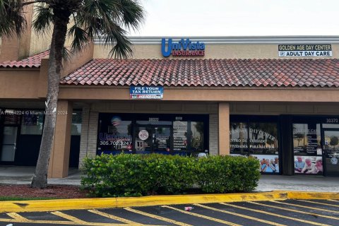 Купить коммерческую недвижимость в Хомстед, Флорида № 2035642 - фото 2