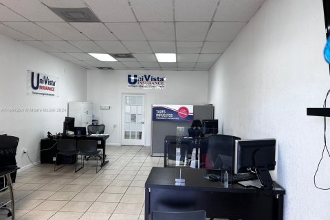 Купить коммерческую недвижимость в Хомстед, Флорида № 2035642 - фото 4