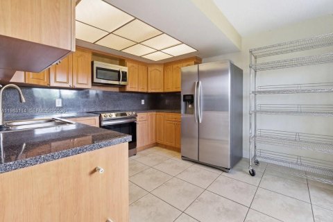 Купить таунхаус в Майами, Флорида 2 спальни, 114.27м2, № 2049646 - фото 10