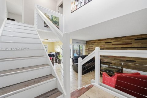 Купить таунхаус в Майами, Флорида 2 спальни, 114.27м2, № 2049646 - фото 4