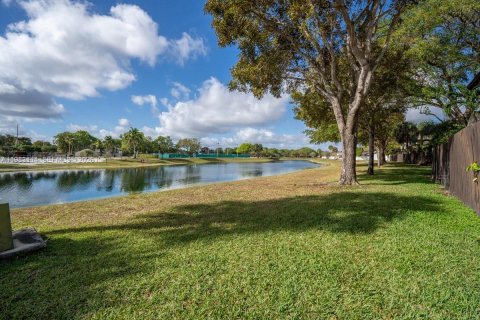 Купить таунхаус в Майами, Флорида 2 спальни, 114.27м2, № 2049646 - фото 22