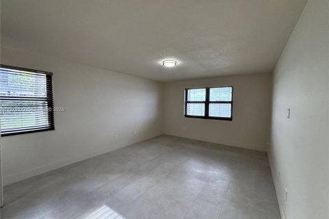 Condo in Miami, Florida, 2 bedrooms  № 2044467 - photo 22