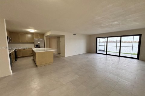 Condo in Miami, Florida, 2 bedrooms  № 2044467 - photo 5