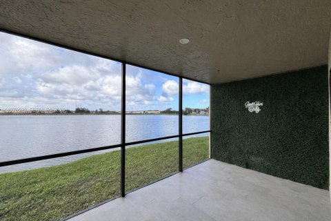 Condo in Miami, Florida, 2 bedrooms  № 2044467 - photo 7