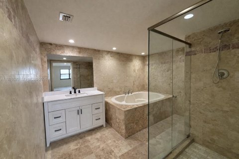 Condo in Miami, Florida, 2 bedrooms  № 2044467 - photo 27