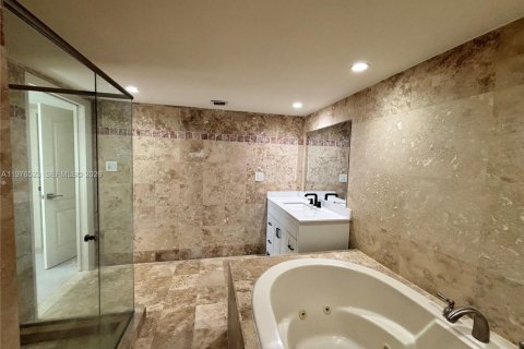 Condo in Miami, Florida, 2 bedrooms  № 2044467 - photo 29