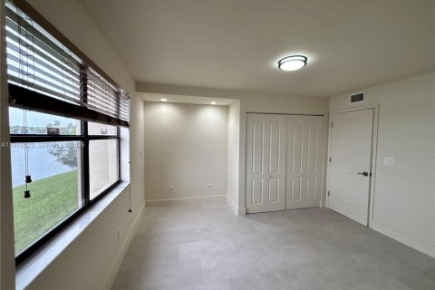 Condo in Miami, Florida, 2 bedrooms  № 2044467 - photo 18