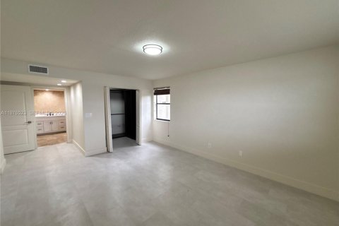 Condo in Miami, Florida, 2 bedrooms  № 2044467 - photo 23