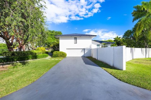 Villa ou maison à vendre à Palmetto Bay, Floride: 5 chambres, 303.42 m2 № 2048934 - photo 4