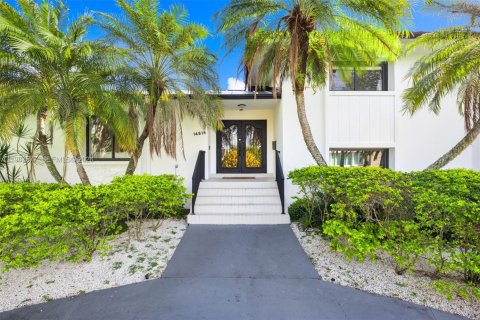 Villa ou maison à vendre à Palmetto Bay, Floride: 5 chambres, 303.42 m2 № 2048934 - photo 2