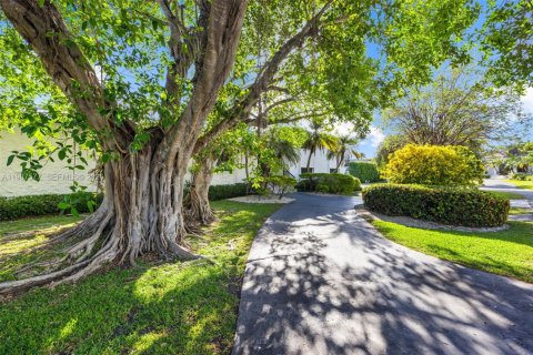 Villa ou maison à vendre à Palmetto Bay, Floride: 5 chambres, 303.42 m2 № 2048934 - photo 3
