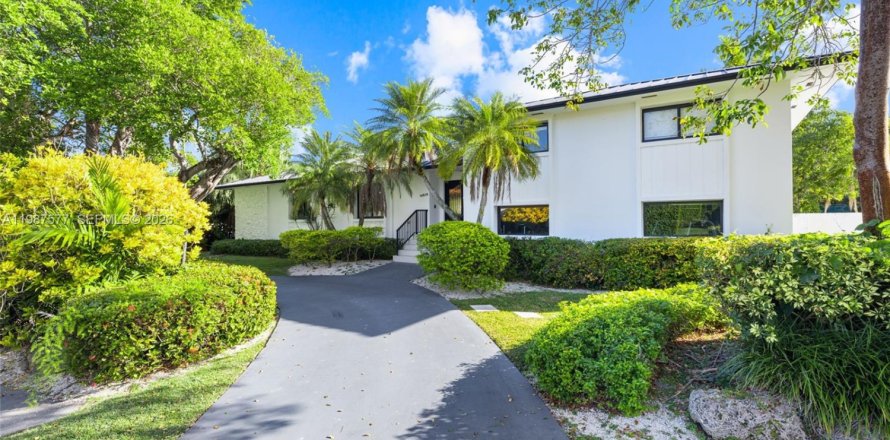 Villa ou maison à Palmetto Bay, Floride 5 chambres, 303.42 m2 № 2048934