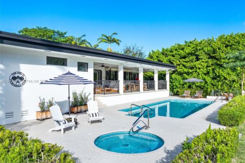 Villa ou maison à vendre à Palmetto Bay, Floride: 5 chambres, 303.42 m2 № 2048934 - photo 11