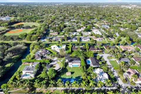 Villa ou maison à vendre à Palmetto Bay, Floride: 5 chambres, 303.42 m2 № 2048934 - photo 27