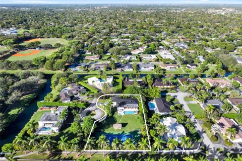Villa ou maison à vendre à Palmetto Bay, Floride: 5 chambres, 303.42 m2 № 2048934 - photo 26