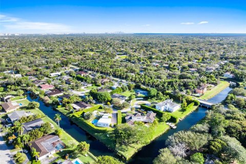 Villa ou maison à vendre à Palmetto Bay, Floride: 5 chambres, 303.42 m2 № 2048934 - photo 25