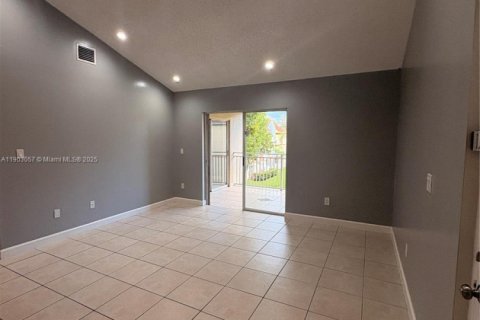 Condo in Hialeah, Florida, 2 bedrooms  № 2053907 - photo 5