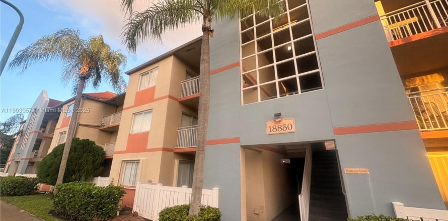 Condo in Hialeah, Florida, 2 bedrooms  № 2053907
