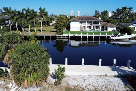Villa ou maison à vendre à Hallandale Beach, Floride: 5 chambres № 1966602 - photo 19