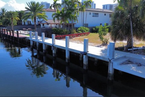 Villa ou maison à vendre à Hallandale Beach, Floride: 5 chambres № 1966602 - photo 21