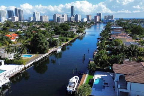 Villa ou maison à vendre à Hallandale Beach, Floride: 5 chambres № 1966602 - photo 22