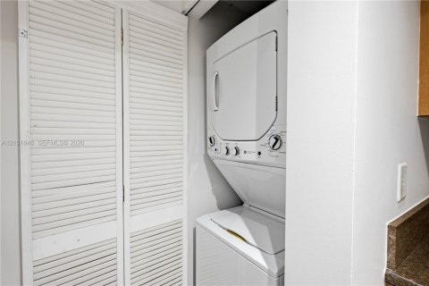Condo in Fort Lauderdale, Florida, 2 bedrooms  № 2404172 - photo 15