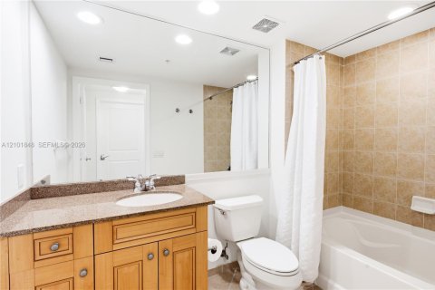 Condo in Fort Lauderdale, Florida, 2 bedrooms  № 2404172 - photo 25