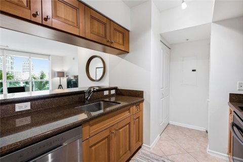 Condo in Fort Lauderdale, Florida, 2 bedrooms  № 2404172 - photo 11