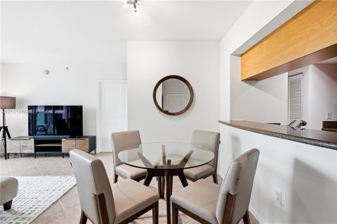 Condo in Fort Lauderdale, Florida, 2 bedrooms  № 2404172 - photo 10
