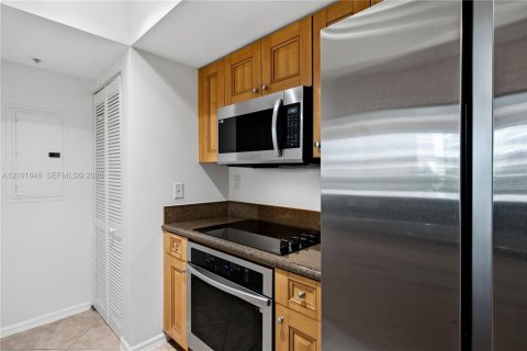 Condo in Fort Lauderdale, Florida, 2 bedrooms  № 2404172 - photo 13