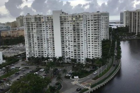 Studio à Condo à Aventura, Floride  № 2041678