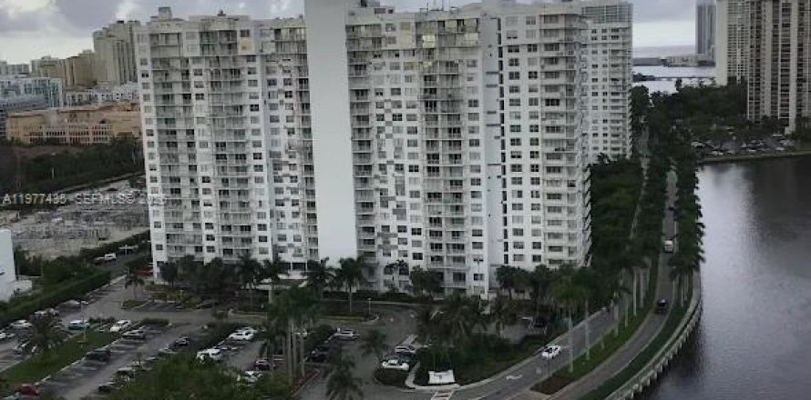 Studio à Condo à Aventura, Floride  № 2041678