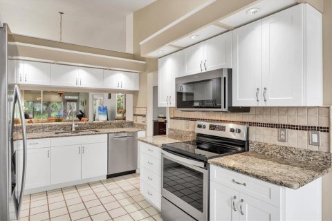 House in Sarasota, Florida 2 bedrooms, 121.05 sq.m. № 1856618 - photo 8