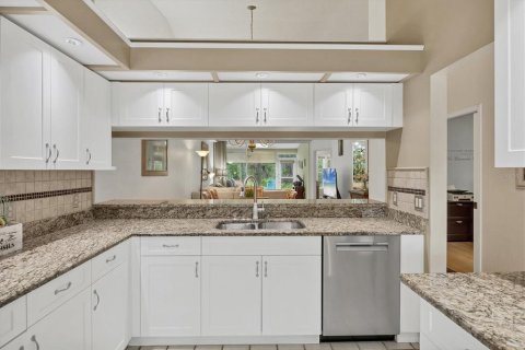 House in Sarasota, Florida 2 bedrooms, 121.05 sq.m. № 1856618 - photo 6