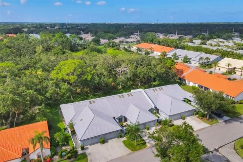 House in Sarasota, Florida 2 bedrooms, 121.05 sq.m. № 1856618 - photo 3