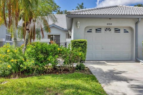 House in Sarasota, Florida 2 bedrooms, 121.05 sq.m. № 1856618 - photo 1