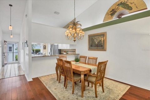 House in Sarasota, Florida 2 bedrooms, 121.05 sq.m. № 1856618 - photo 12
