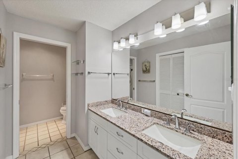 House in Sarasota, Florida 2 bedrooms, 121.05 sq.m. № 1856618 - photo 19
