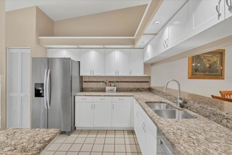 House in Sarasota, Florida 2 bedrooms, 121.05 sq.m. № 1856618 - photo 7
