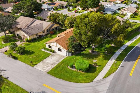 Villa ou maison à vendre à Delray Beach, Floride: 3 chambres, 159.7 m2 № 1951170 - photo 2