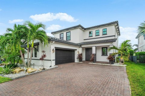 House in Royal Palm Beach, Florida 5 bedrooms, 272.39 sq.m. № 2399976